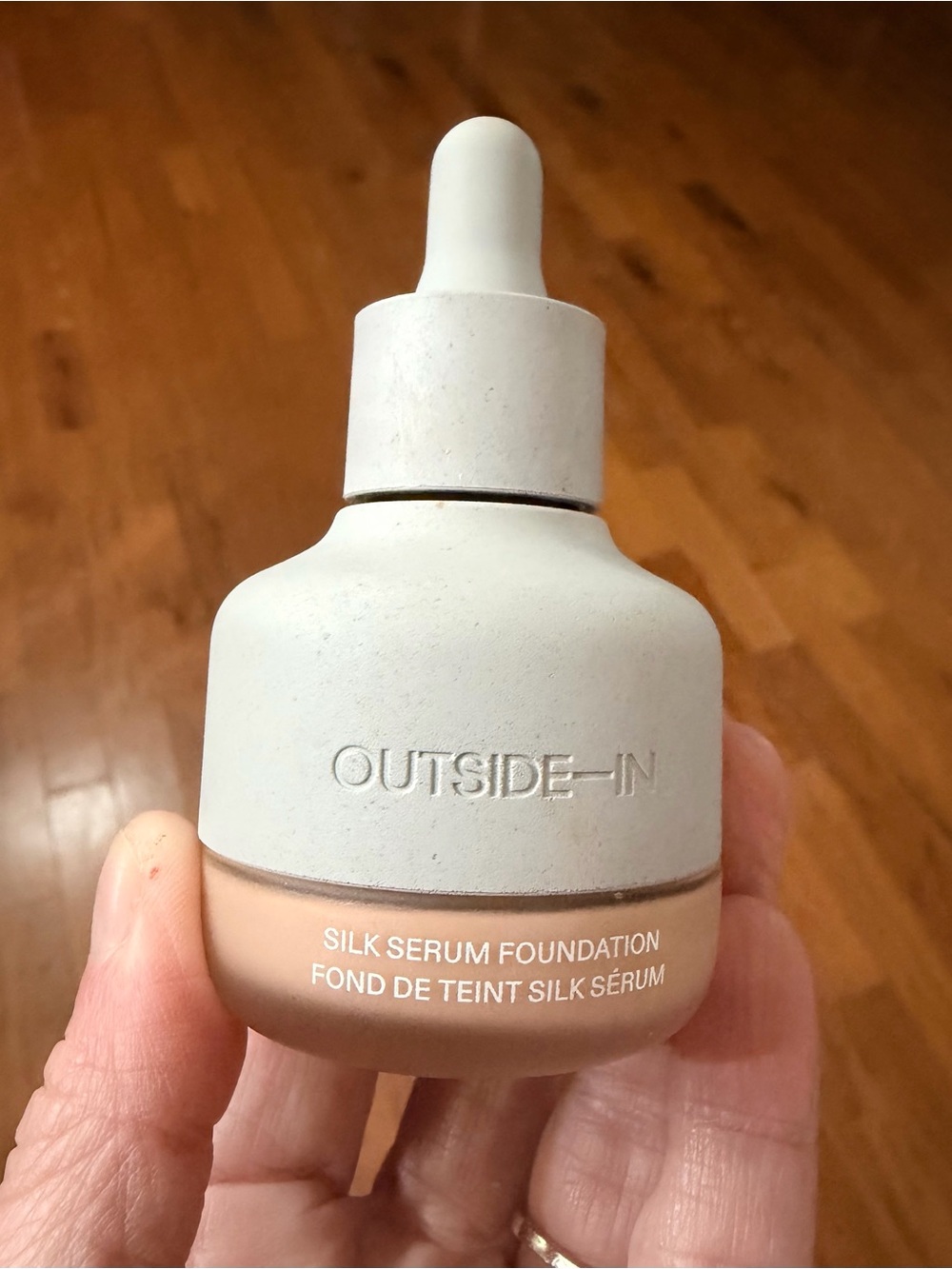 OUTSIDE-IN SILK SERUM FOUNDATION.